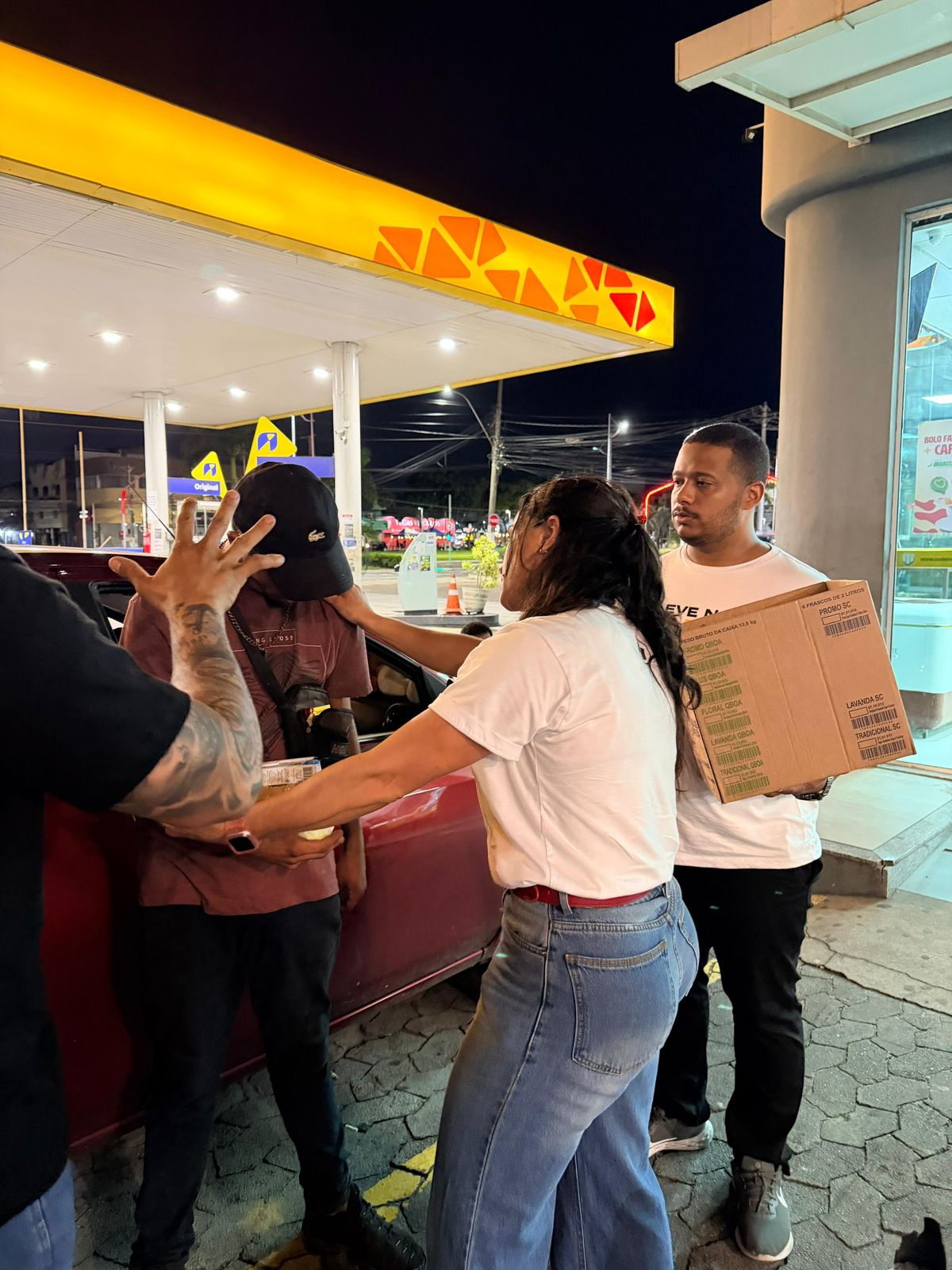 Servir nas filas de hospitais e moradores de rua